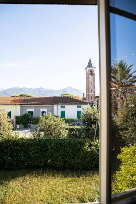 Appartement Art Of Living 100 Meters From The Sea. à Marina di Pietrasanta Extérieur photo